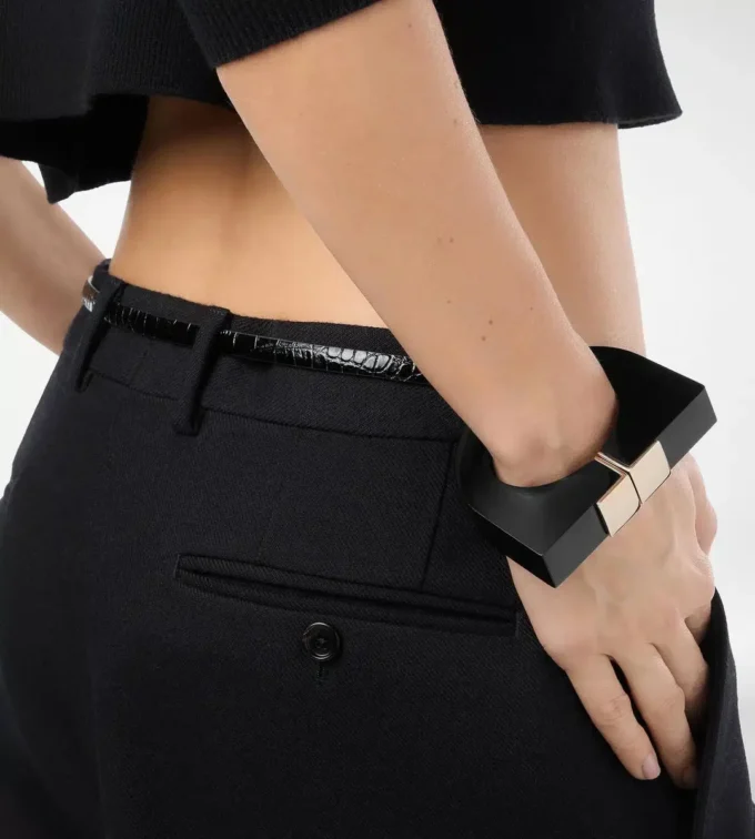 Armband aus Plexiglas und Messing