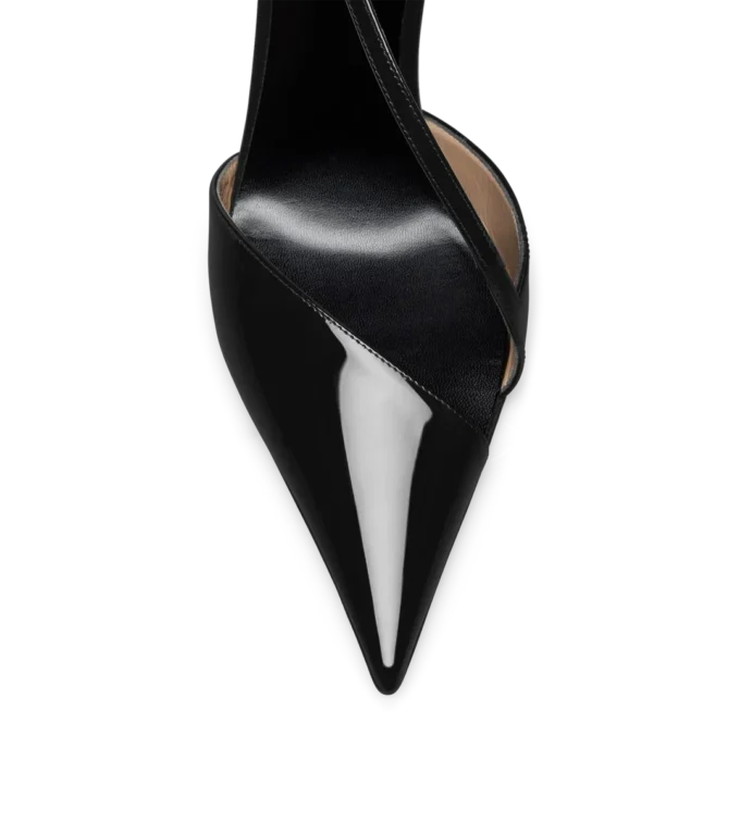 Asymmetrische Pumps aus Lackleder