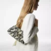 Bedruckte Python Tara Ketten-Umhängetasche