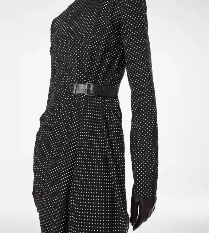 Bedrucktes Seidenkleid mit langen Ärmeln und Lederdetails