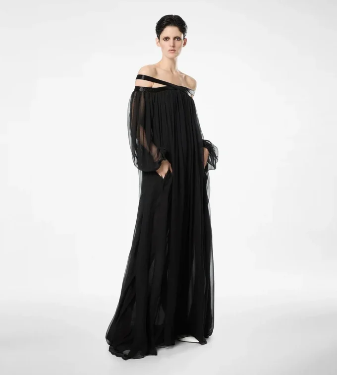 Besticktes Abendkleid aus Seidenchiffon mit schulterfreiem Ausschnitt