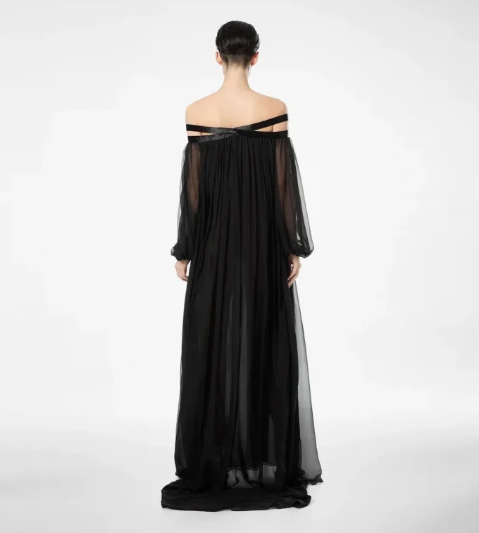 Besticktes Abendkleid aus Seidenchiffon mit schulterfreiem Ausschnitt