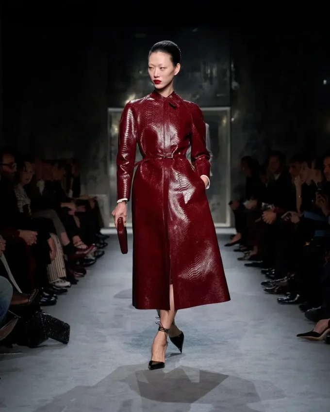 Bikerjacke aus bedrucktem Leder und gewaschenem Duchesse-Stoff