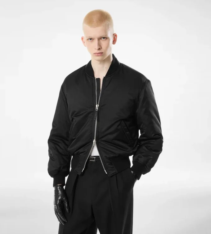 Bomberjacke aus Seidensatin
