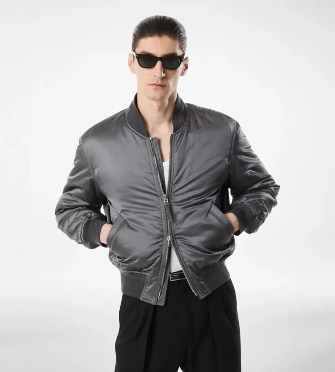 Bomberjacke aus Seidensatin