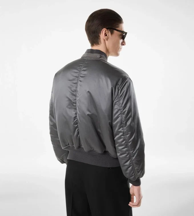 Bomberjacke aus Seidensatin
