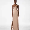 Ein-Schulter-Abendkleid mit gedrehter Vorderseite