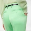 Gerade geschnittene Hose aus gewaschener Baumwoll-Seidenmischung
