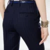 Gerade geschnittene Hose aus reiner Wolle mit farblich abgestimmten Streifen