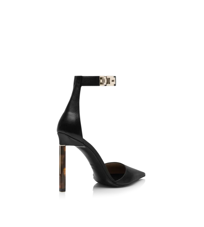 Geschmeidige Pumps aus genarbtem Leder mit T-Riegel-Fesselriemchen