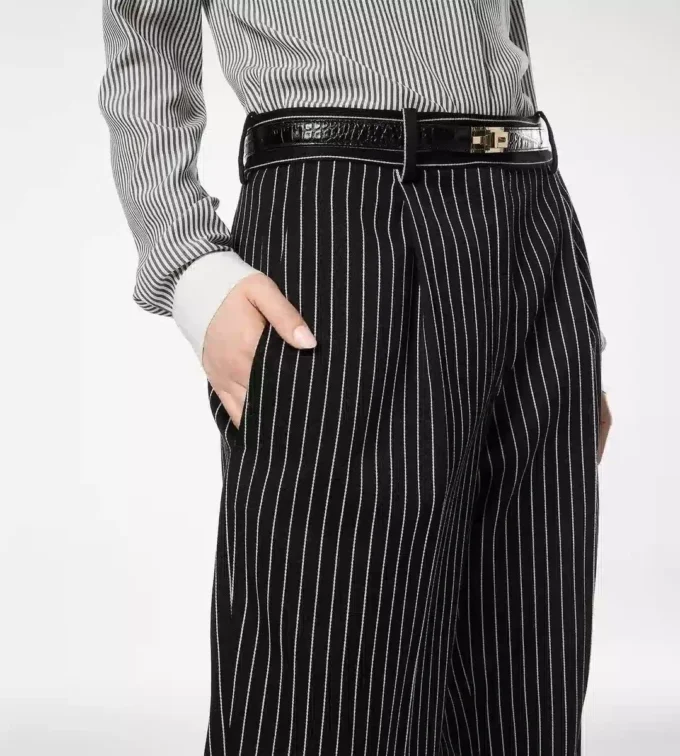 Gestreifte, lockere, plissierte, gerade Hose aus Wolle und Baumwolle