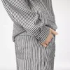 Gestreiftes Seiden-Pyjamahemd mit Paspelierung und tonalem TF-Sticklogo