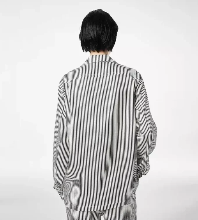 Gestreiftes Seiden-Pyjamahemd mit Paspelierung und tonalem TF-Sticklogo