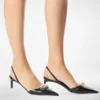 Glänzende Leder-Slingback-Sandalen mit T-Verschluss