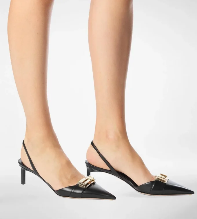 Glänzende Leder-Slingback-Sandalen mit T-Verschluss