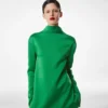 Glänzendes Abendkleid aus Krepp mit Stehkragen