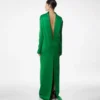 Glänzendes Abendkleid aus Krepp mit Stehkragen