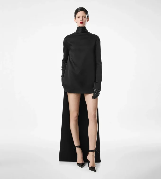 Glänzendes Cocktailkleid aus Crêpe mit Stehkragen