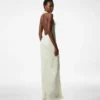 Halterneck-Abendkleid mit Rüschendetails