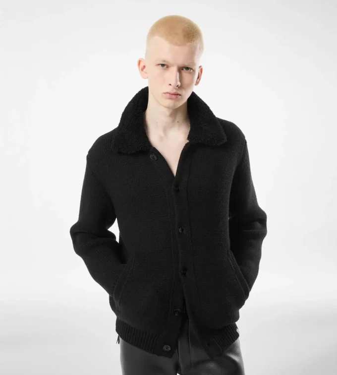 Kaschmir-Strickjacke mit Lammfellkragen