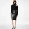 Langärmeliger Strickpullover mit U-Boot-Ausschnitt und Tom Ford-Metallplakette