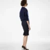 Knie-langer, taillierter Jeansrock