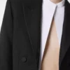 Kurze Smokingjacke aus Woll-Seiden-Mischung mit doppelter Knopfleiste