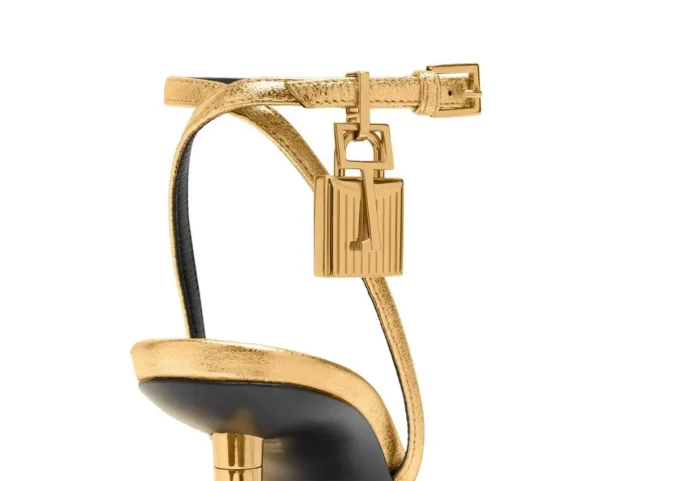 Laminierte Nappa-Leder-Padlock-Sandale mit spitzer Zehenpartie, 85 mm