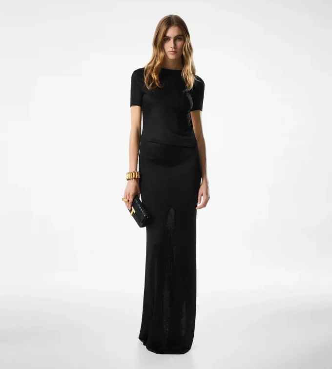 Langes Kleid mit Cut-Out und Kettenverschluss