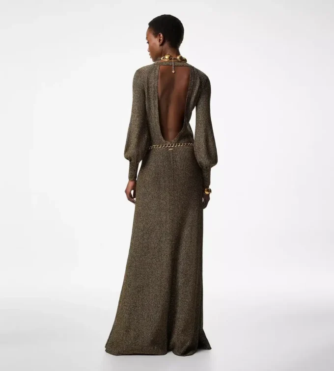 Langes Kleid mit V-Ausschnitt und offenem Rücken