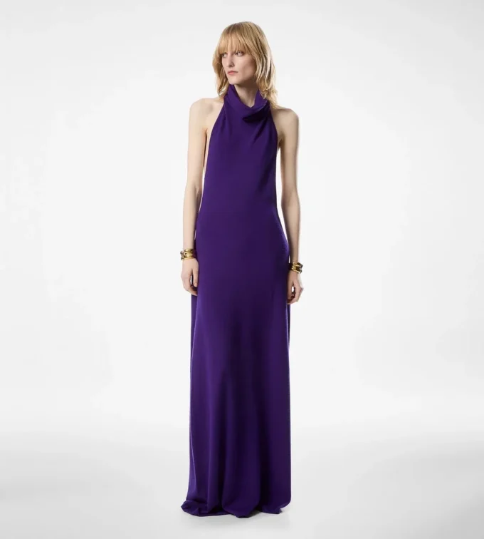 Langes Neckholder-Kleid mit Taschen und offenem Rücken