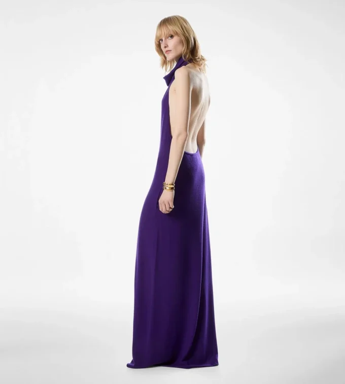 Langes Neckholder-Kleid mit Taschen und offenem Rücken