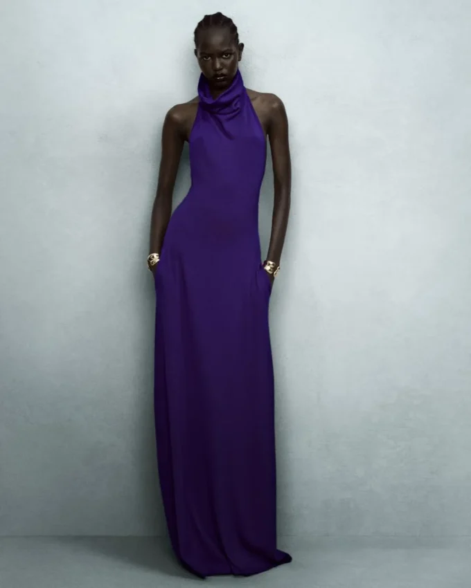 Langes Neckholder-Kleid mit Taschen und offenem Rücken