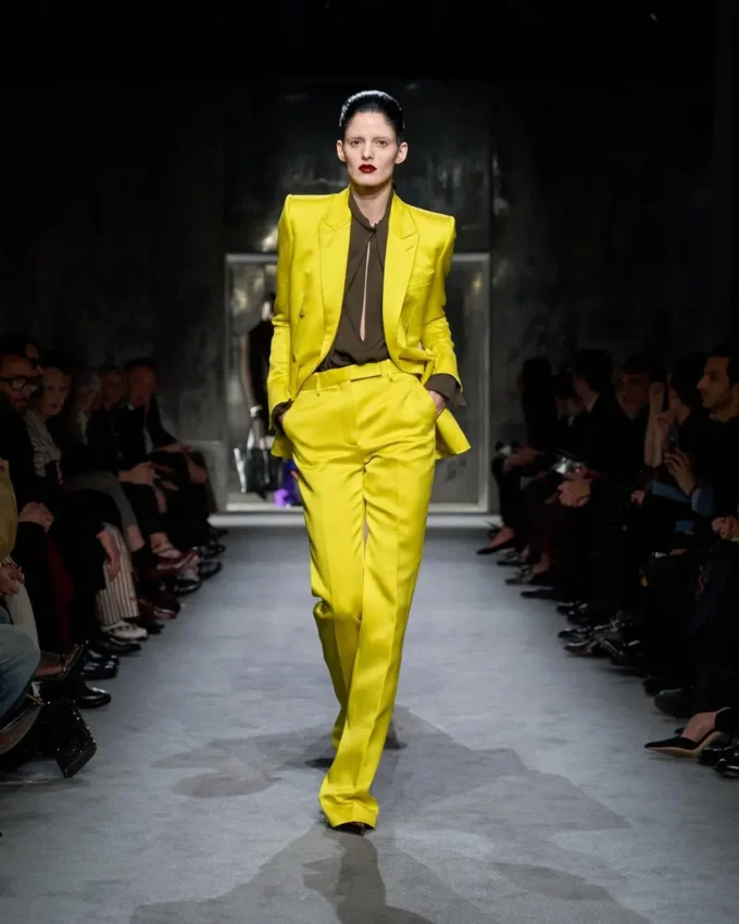 Langärmelige Bluse aus gewaschener Seidengeorgette