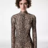 Langärmeliges Abendkleid mit Stehkragen