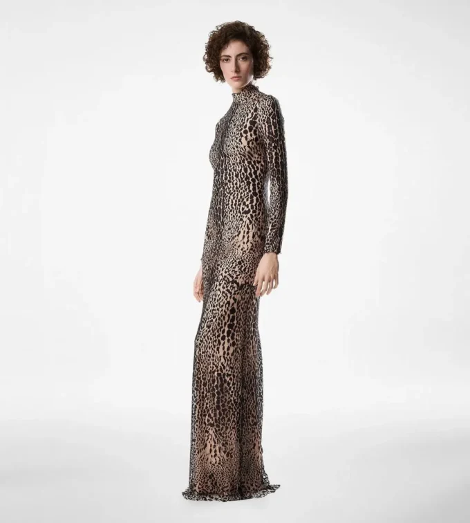 Langärmeliges Abendkleid mit Stehkragen