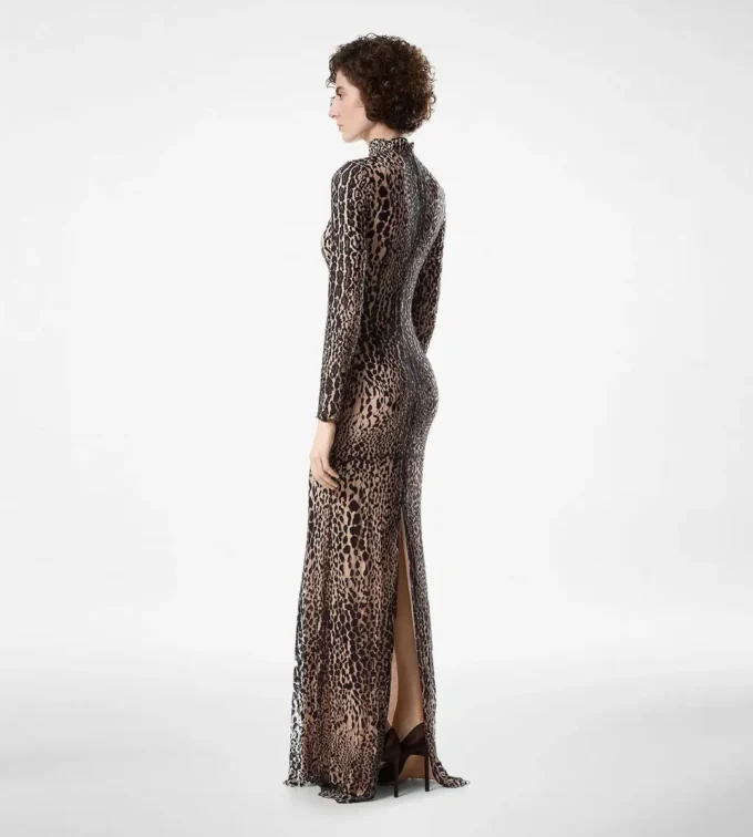 Langärmeliges Abendkleid mit Stehkragen