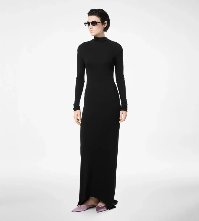 Langärmeliges asymmetrisches Abendkleid mit gedrehtem Rücken