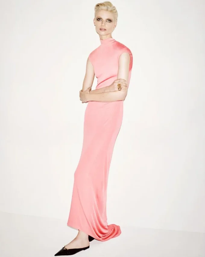 Ärmelloses asymmetrisches Abendkleid mit gedrehtem Rücken