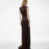 Ärmelloses Seiden-Abendkleid mit tiefem V-Ausschnitt und gedrehter Vorderseite