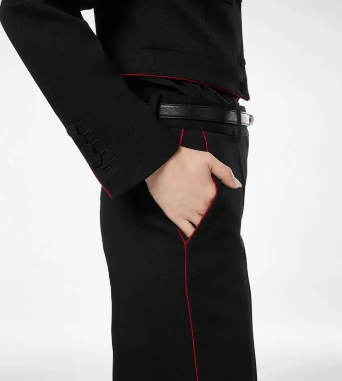 Schicke Offiziershose aus Wollgabardine mit Paspelierung