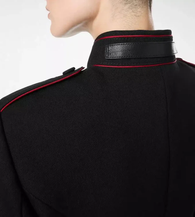 Schicke Offiziersjacke aus Wollgabardine mit Paspelierung