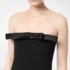 Schweres Cocktailkleid aus Crêpe Envers-Satin mit Schleifendetail
