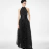 Seiden-Halterneck-Abendkleid mit Sunray-Plissee und Lederdetails