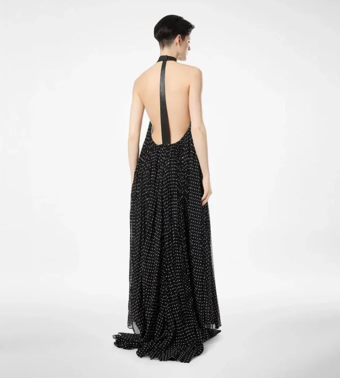 Seiden-Halterneck-Abendkleid mit Sunray-Plissee und Lederdetails