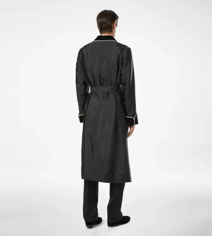 Seidenmantel mit Polka-Dot-Muster und Schalkragen