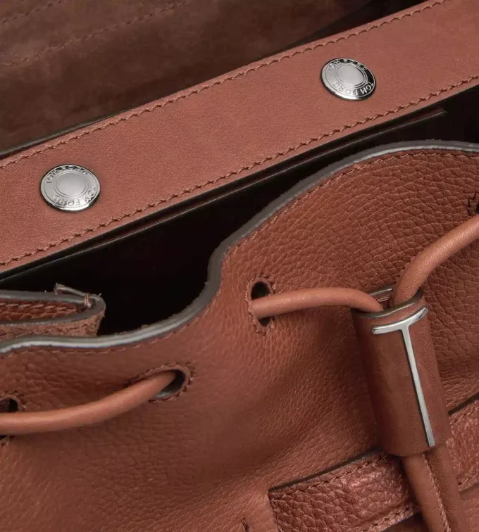 T-Line-Rucksack mit Klappe aus genarbtem Leder