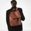 T-Line-Rucksack mit Klappe aus genarbtem Leder
