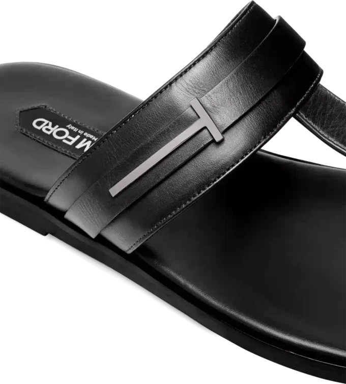 T-Sandale aus glattem Leder