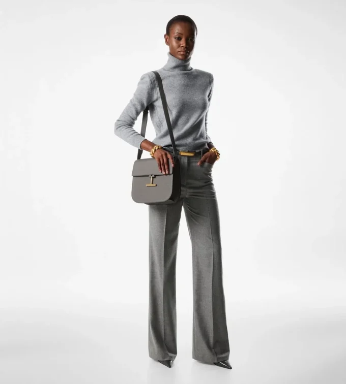 Tara Medium Crossbody aus genarbtem Leder